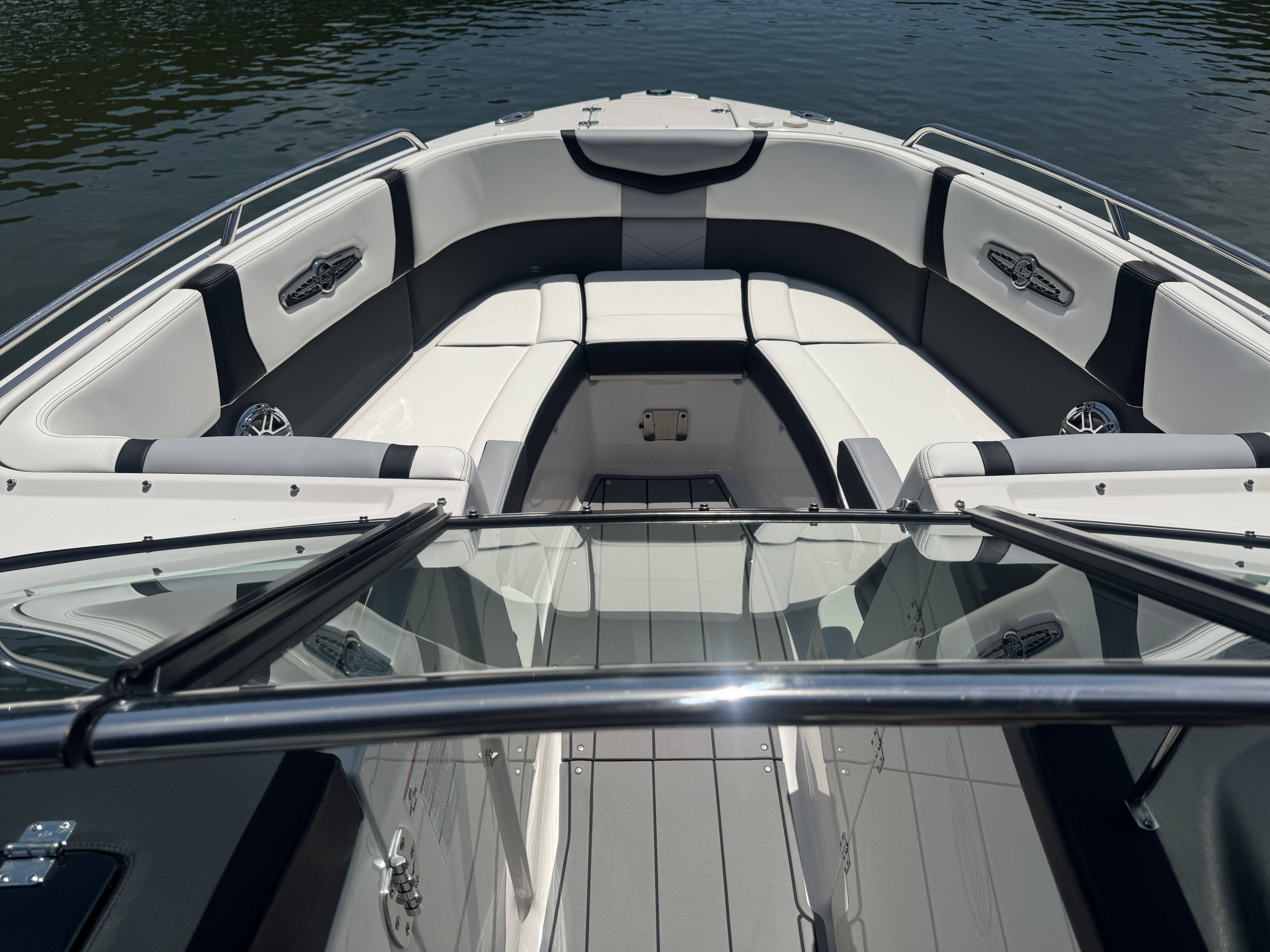 2022 Chaparral 28 Surf - 10