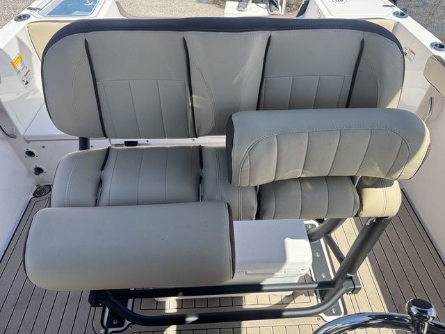 2026 Yamaha Boats 255 FSH Sport E - 28