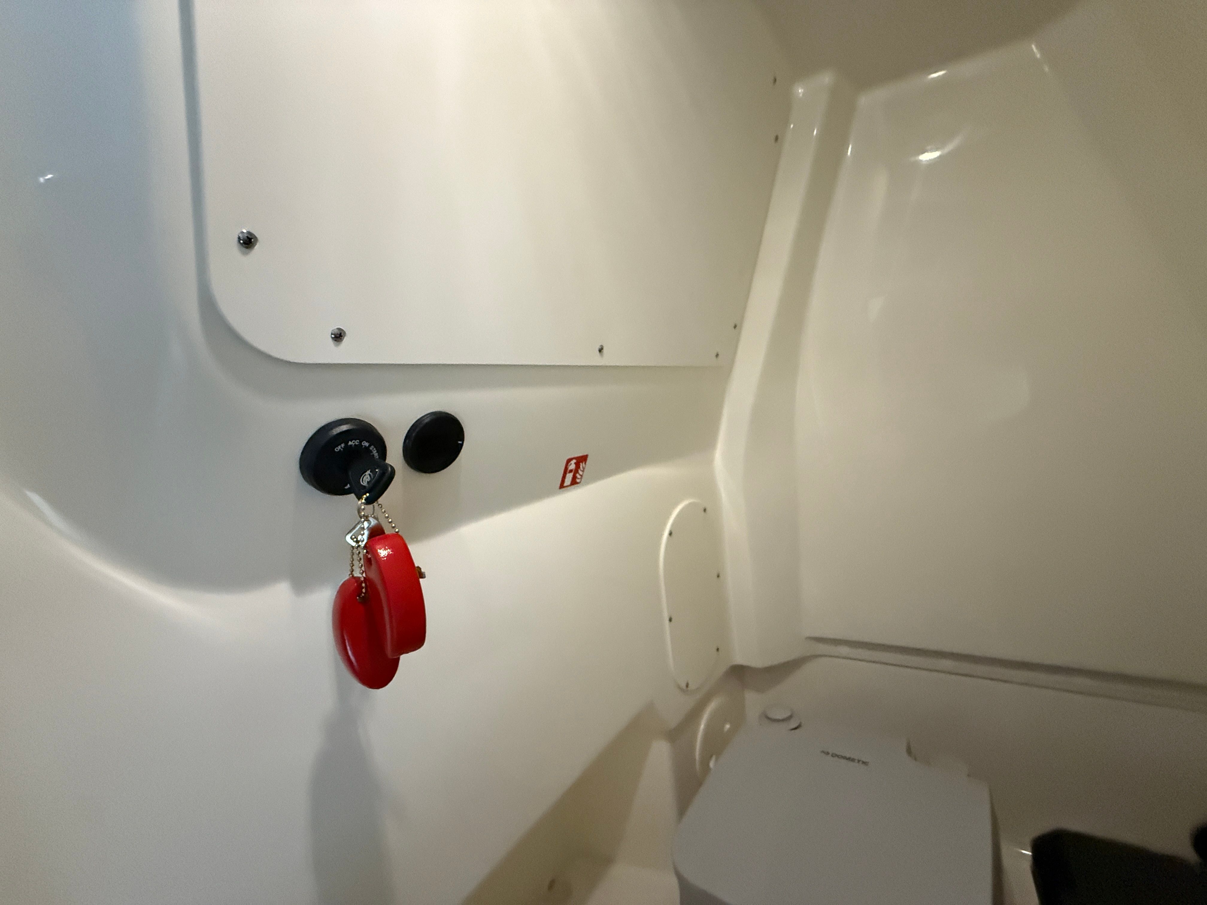 2026 Boston Whaler 250 Dauntless - 76