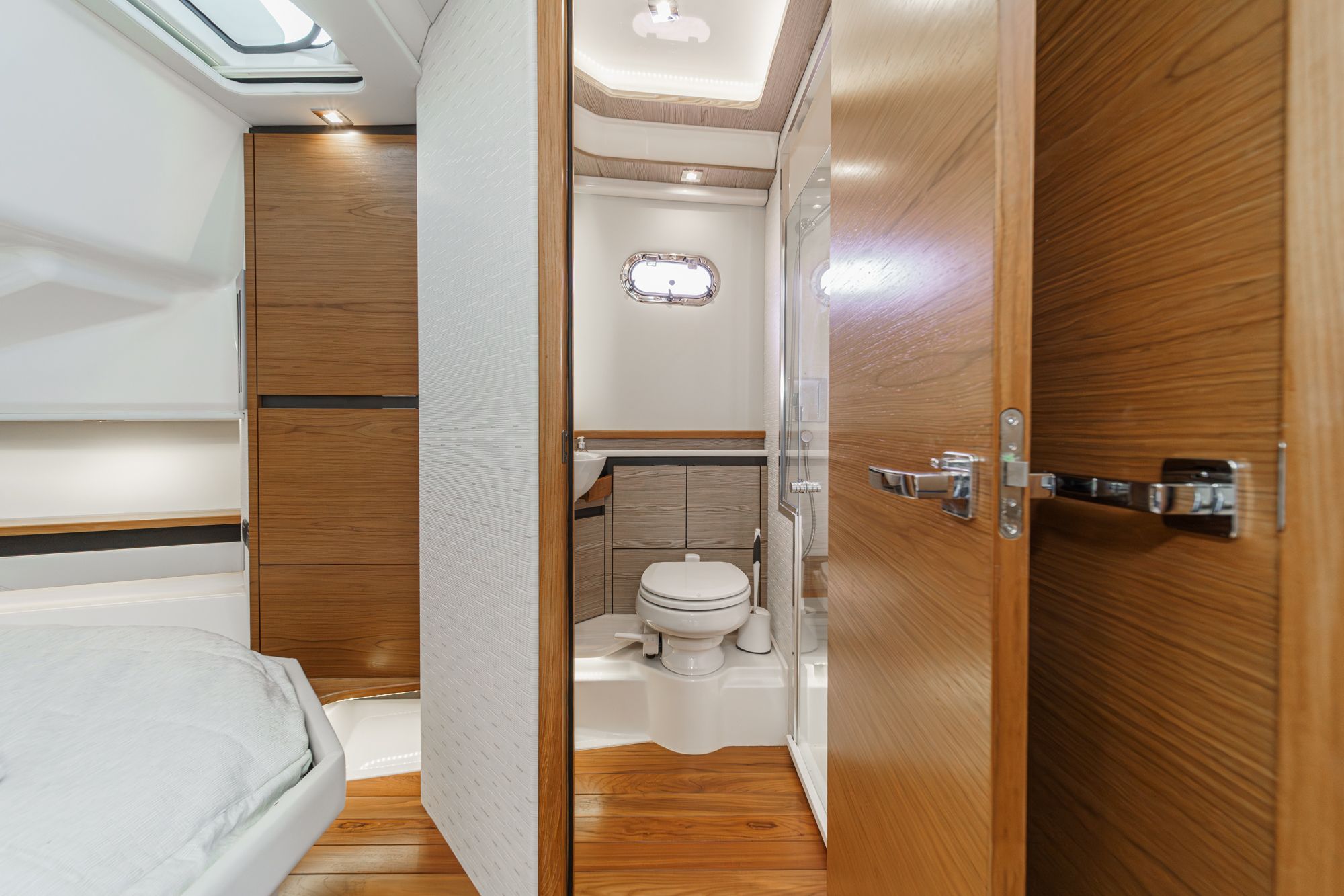 2023 Tiara Yachts 48 LS - 49
