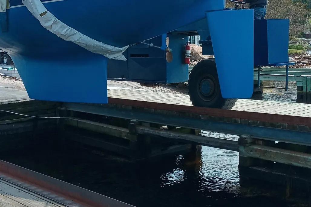 Hinterholler NIAGARA 35 sailboat from 1988 on a trailer at a dock.