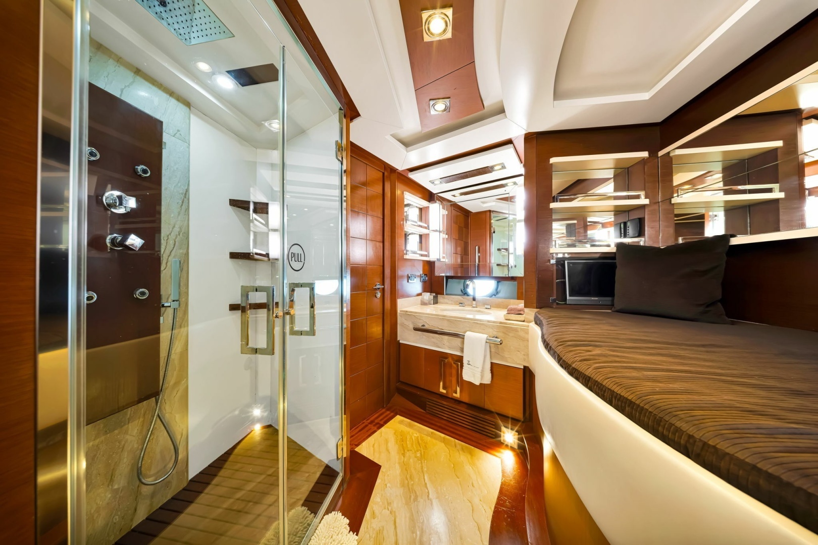 2005 Azimut 105 - Image 101