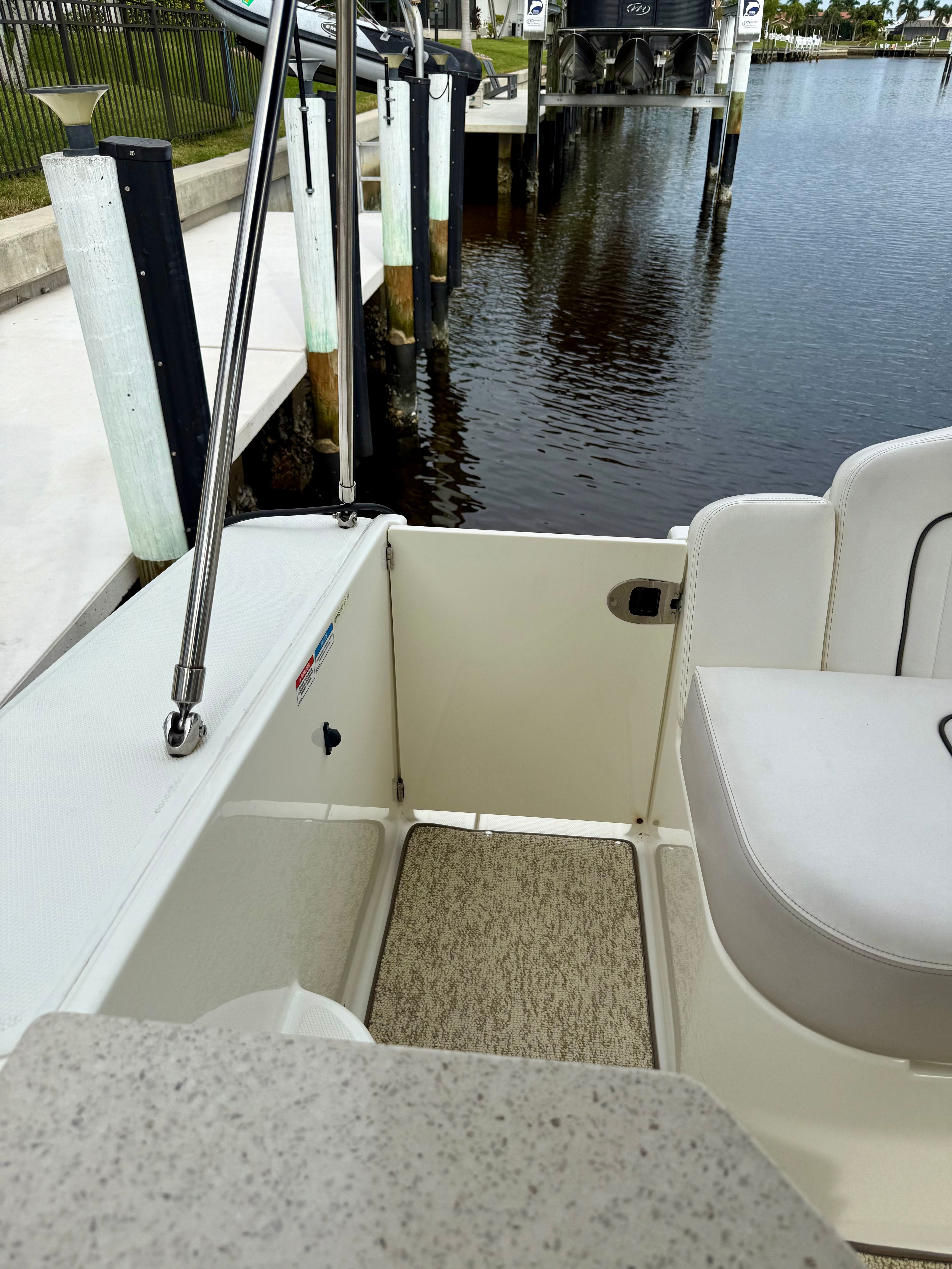 2010 Sea Ray Sundancer 310 - 108