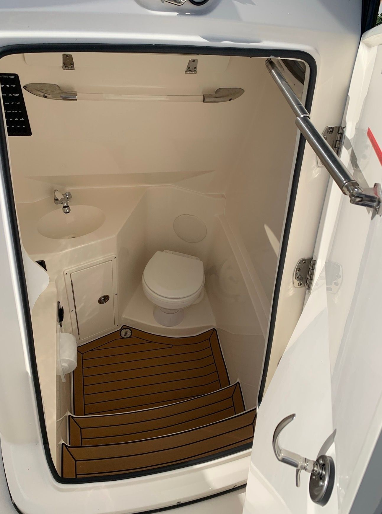 2020 Cobia 280 Center Console - 25