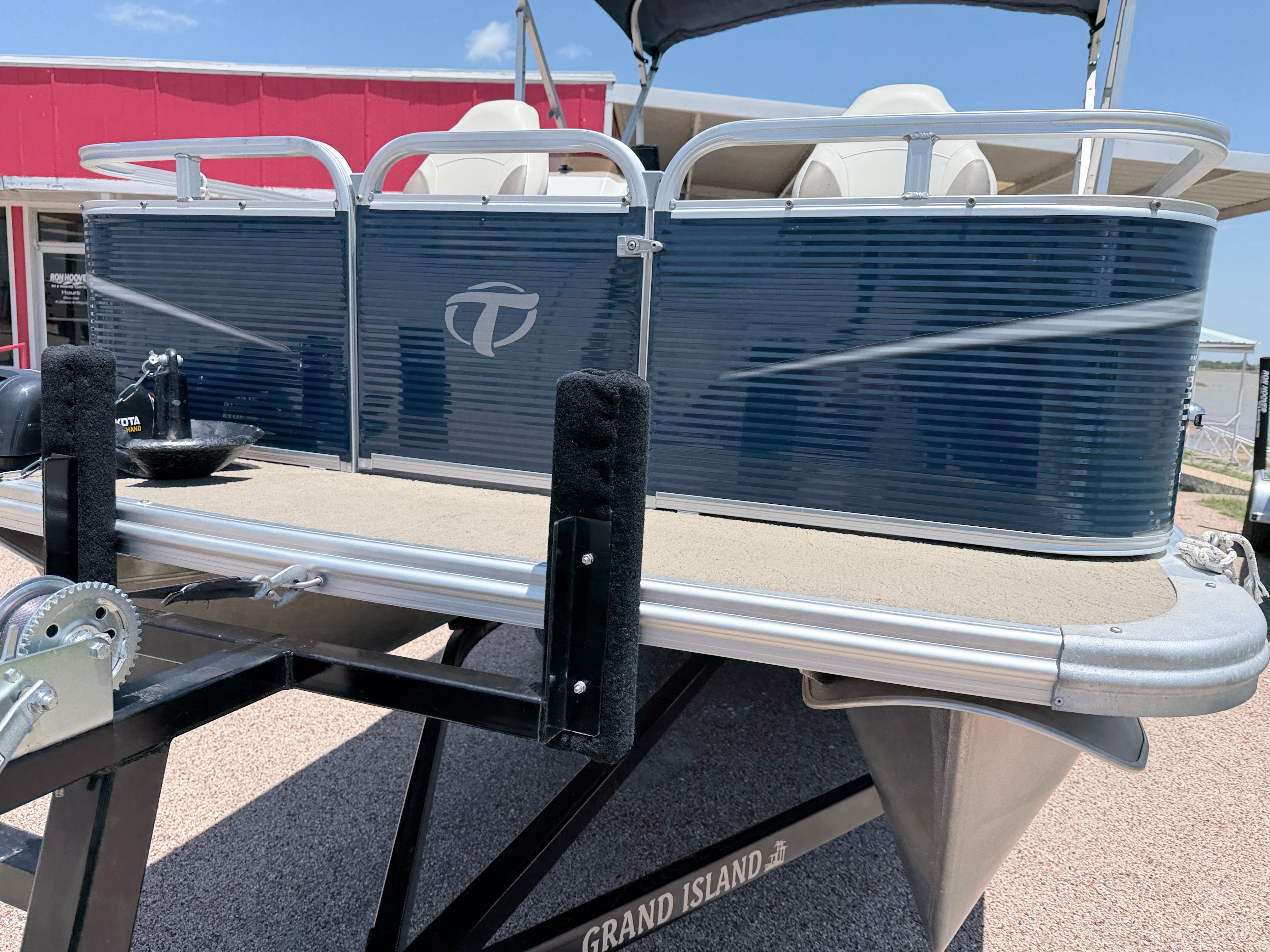 2019 Tracker Tahoe - 7