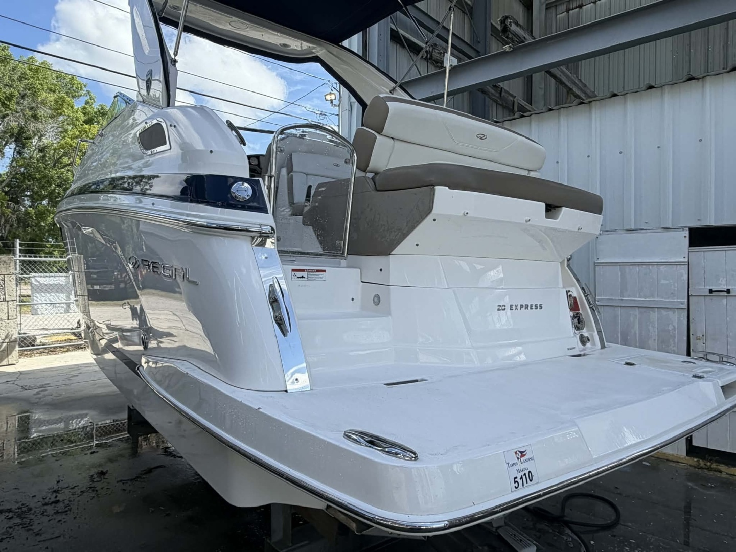 2016 Regal 28 Express - Image 2