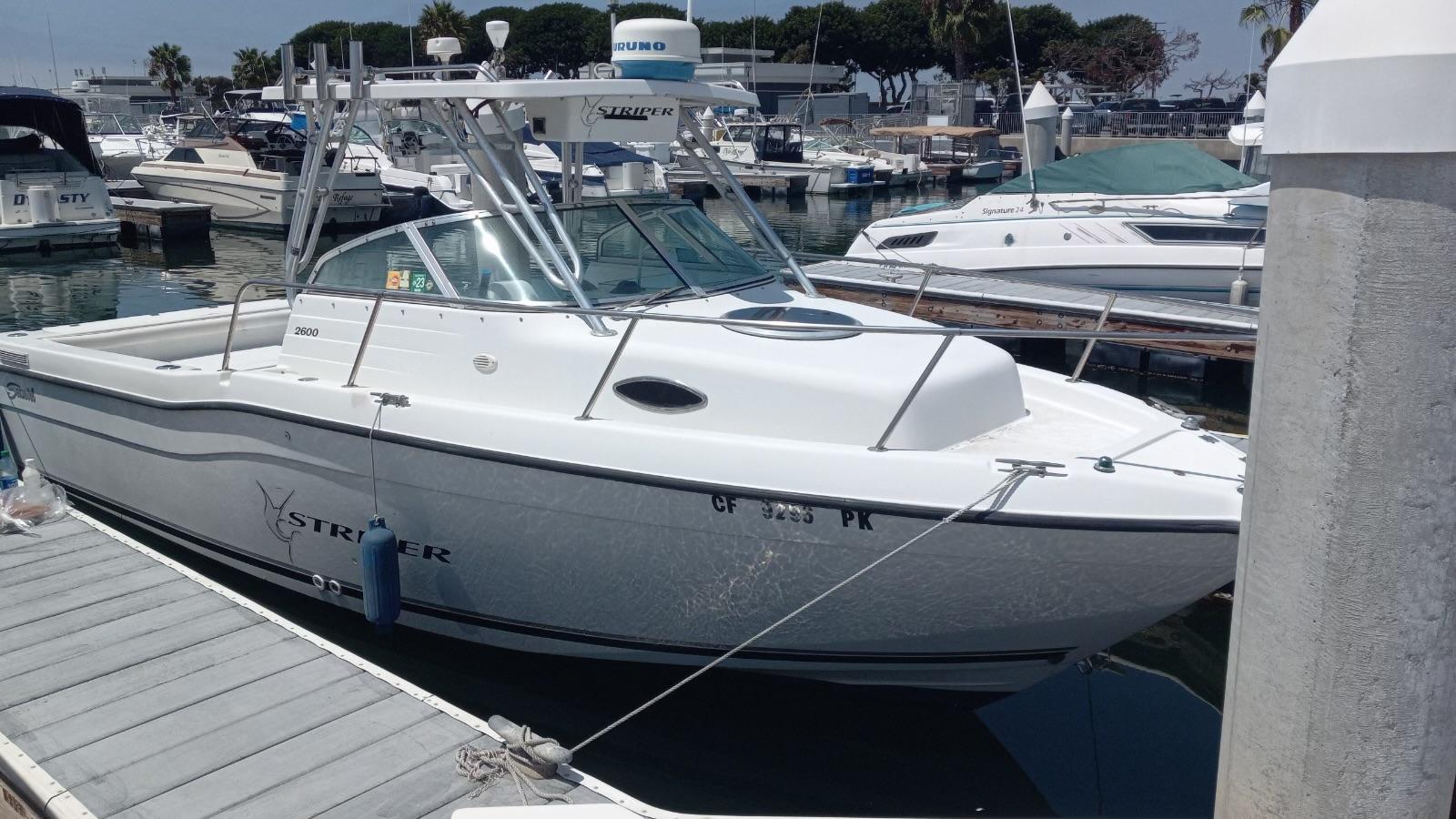 2001 Seaswirl Striper 2600 Sport Cabin I/O
