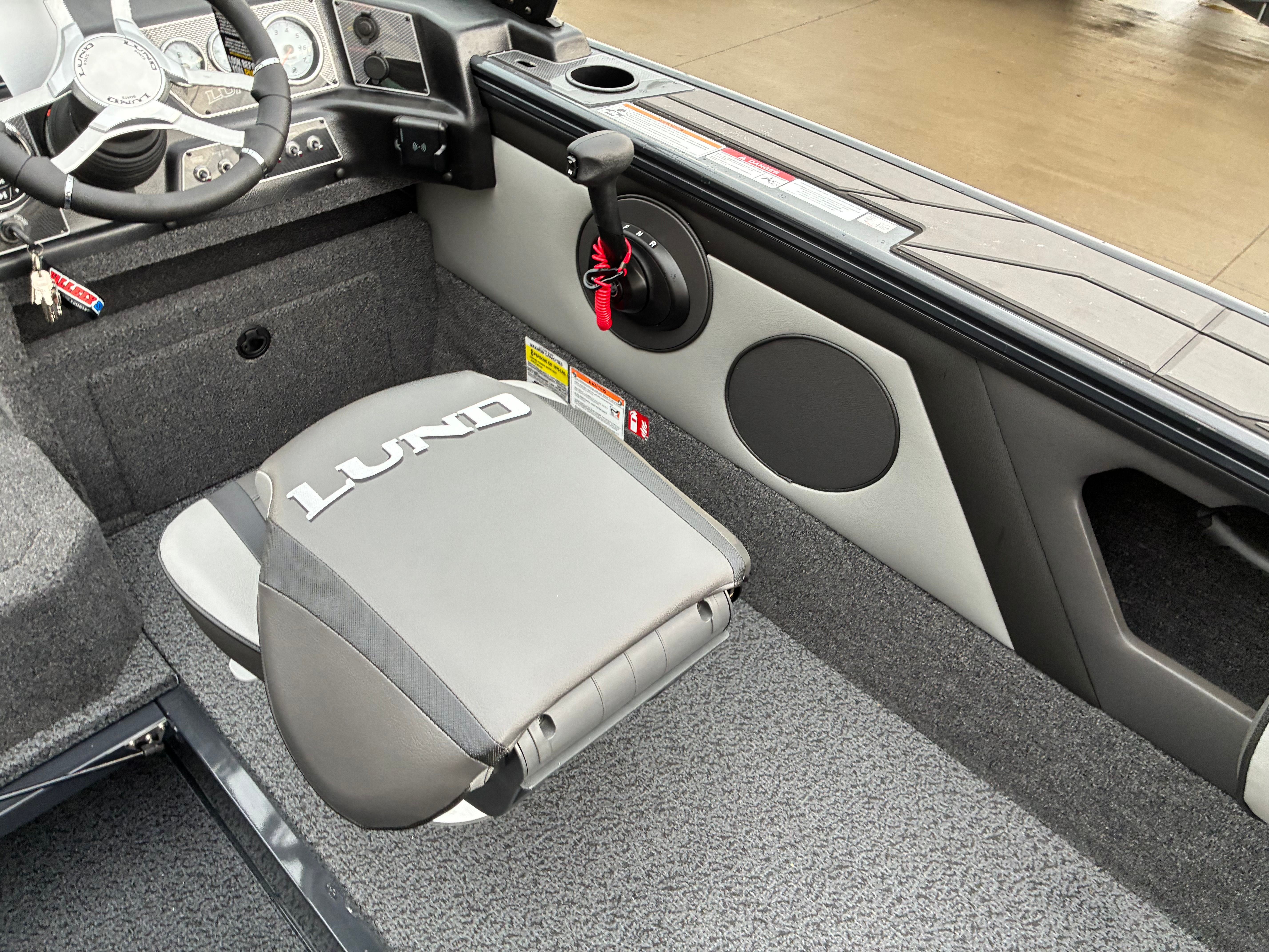 2026 Lund 1875 Crossover XS - 14