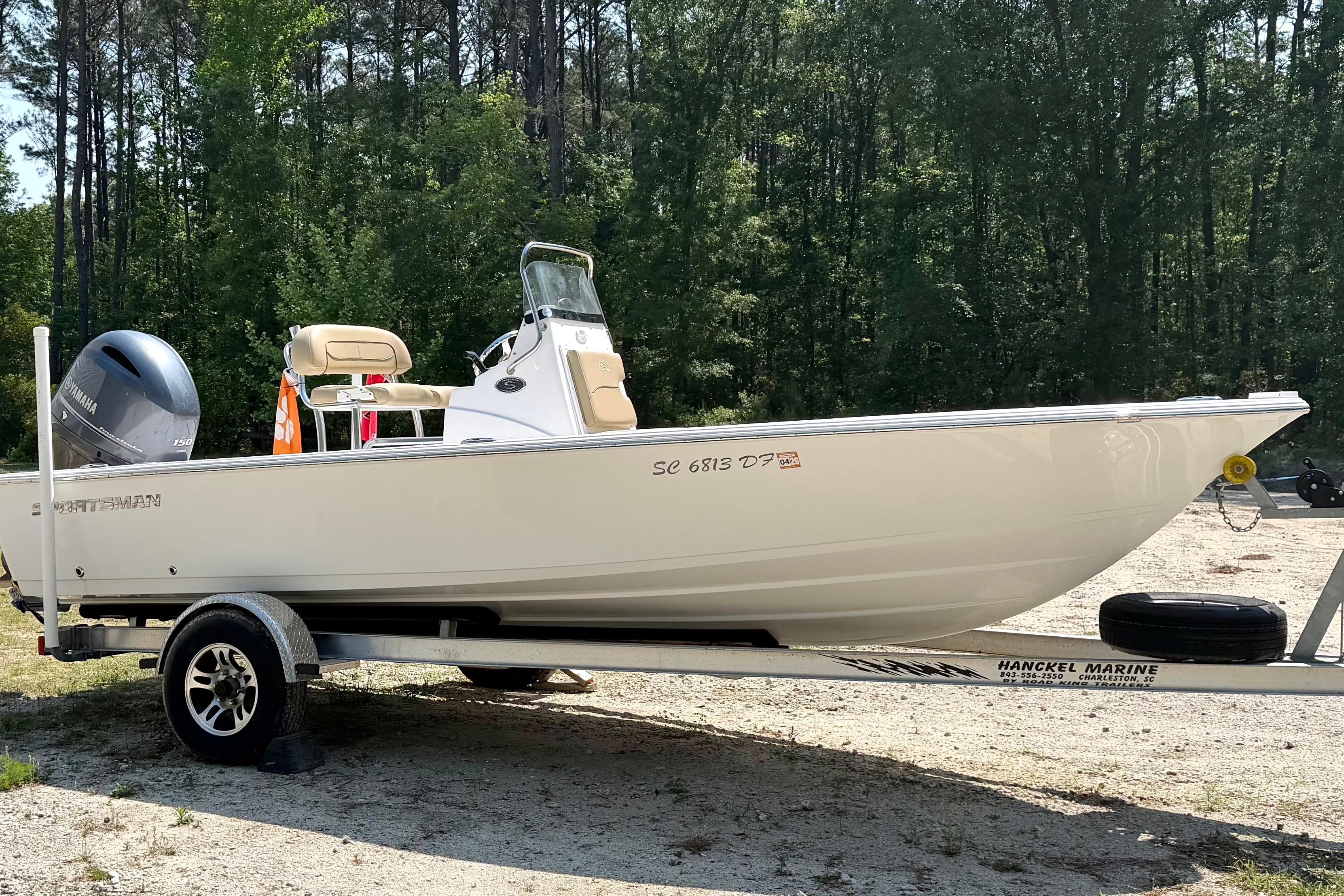 2017 Sportsman Masters 207 Bay Boat