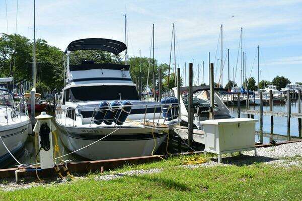 1985 Marinette 39 Double Cabin