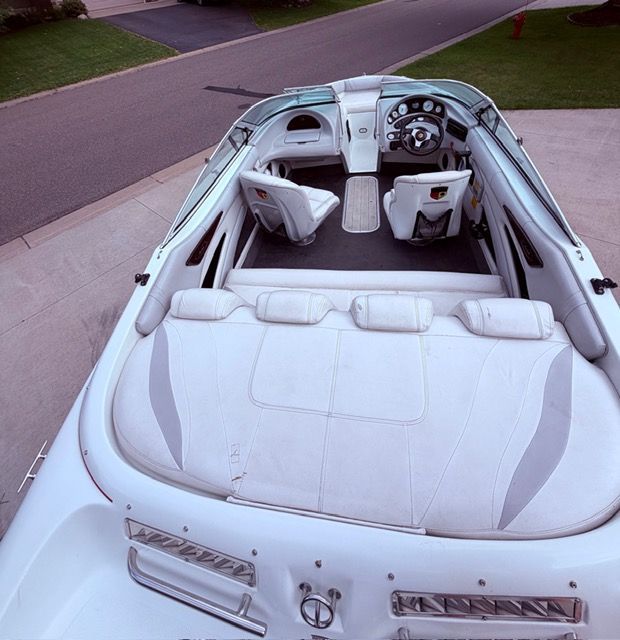The image shows the cockpit of a 2001 Mariah Shabah boat with white seats and a steering wheel.