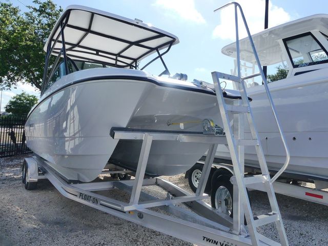 2026 Twin Vee 240 GFX DUAL CONSOLE - 2