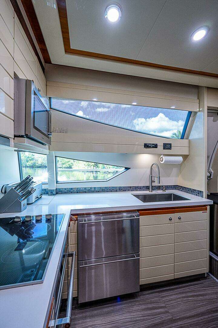 2006 Ferretti Yachts 830 - Image 71