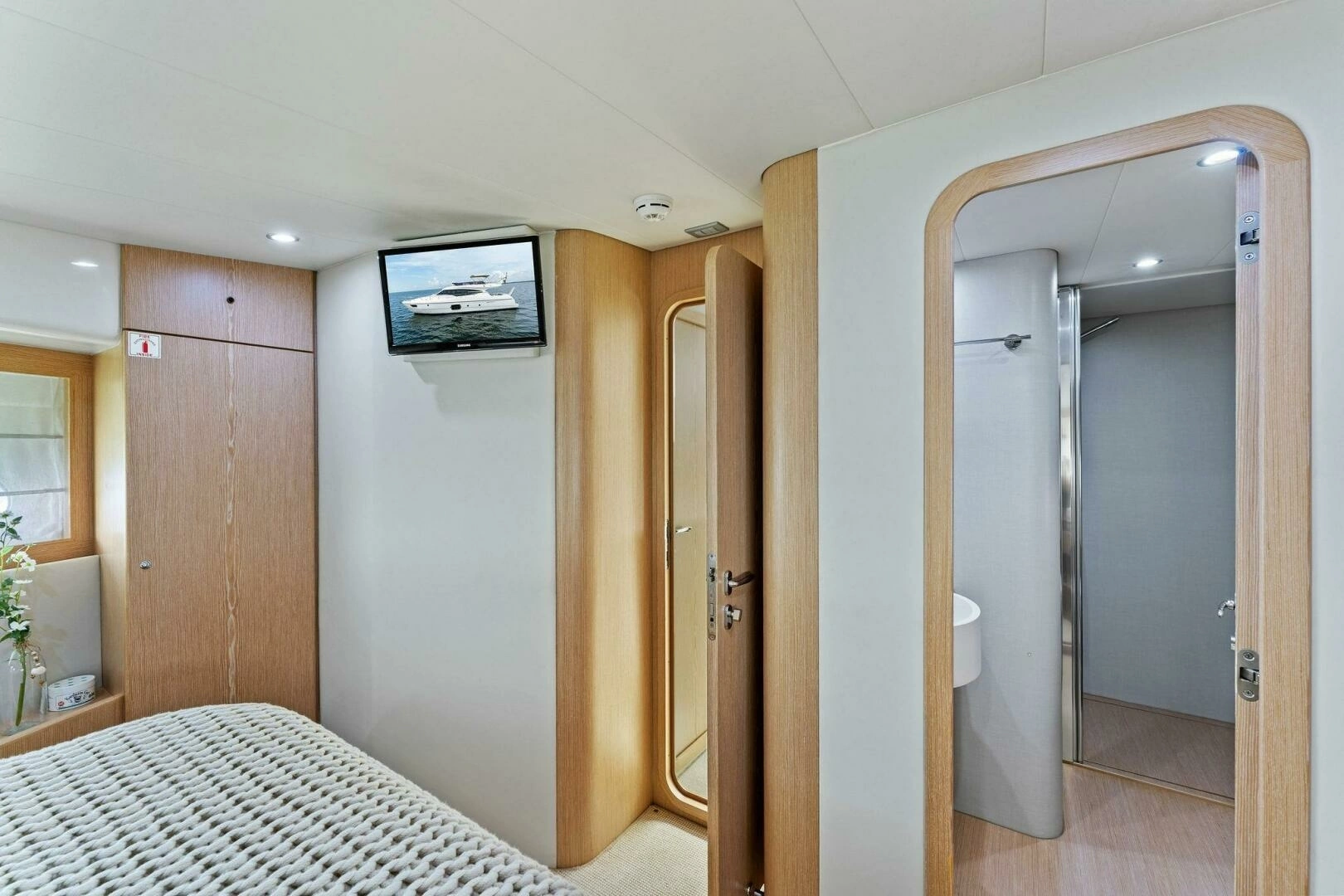 2013 Ferretti Yachts 620 - Image 33