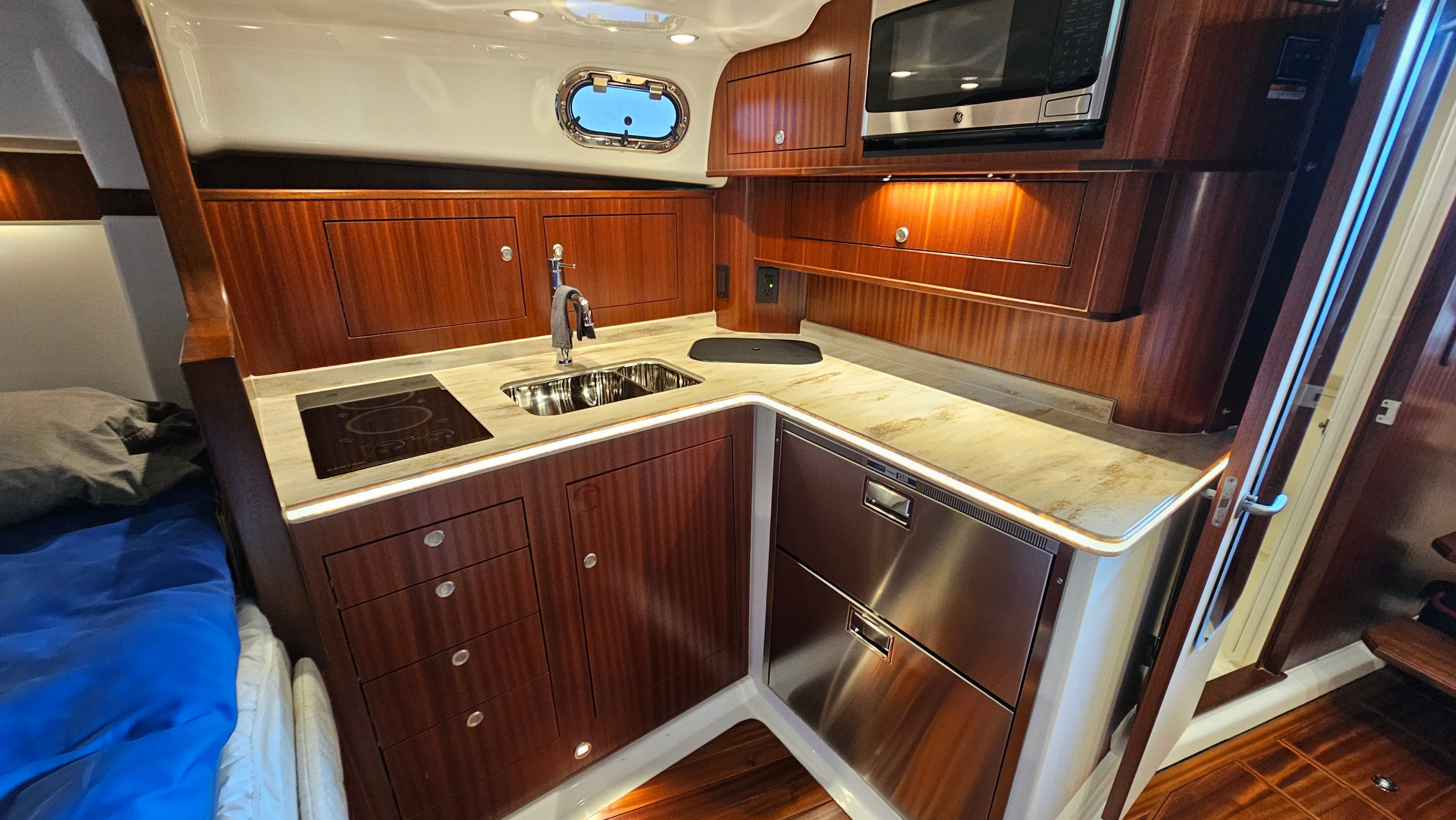 2022 Pursuit OS 385 Offshore - 10