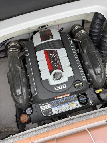 2017 Glastron 205 boat engine, 4.5L, 200 horsepower, detailed view.