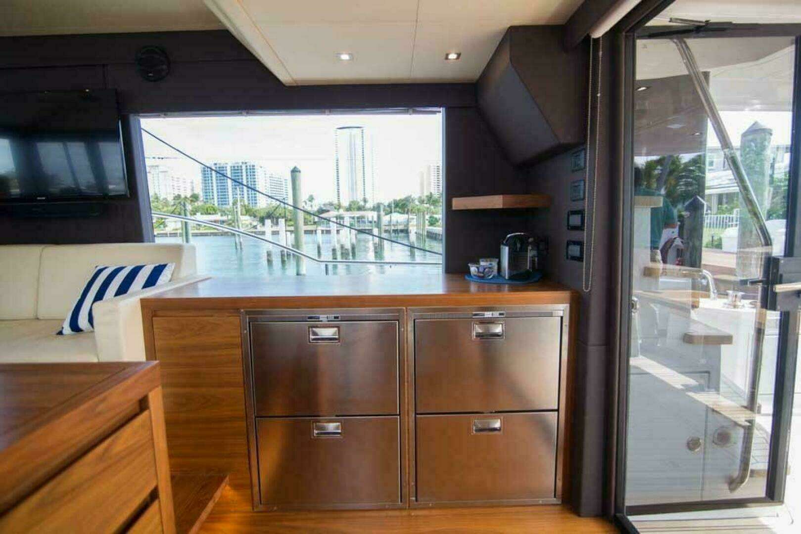 2019 Sundeck Yachts 580 Sport - Image 3