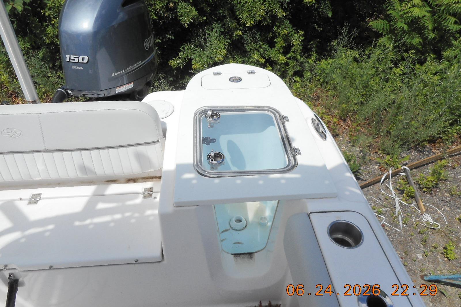 2022 Sea Fox 228 Commander boat with Yamaha 150 engine, featuring a livewell and seating area.
