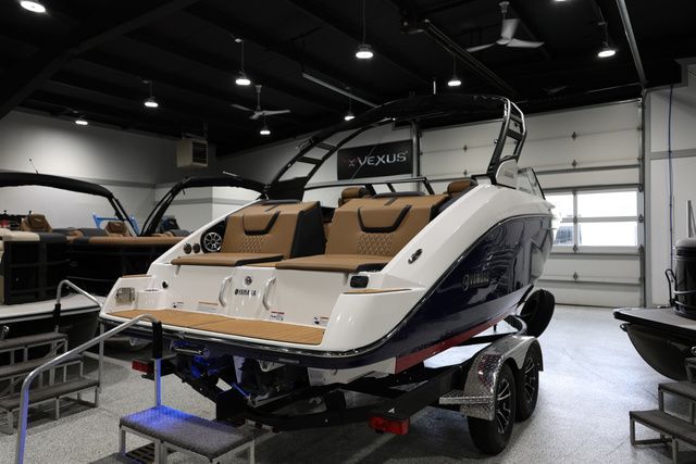 2026 Yamaha Boats 222 SE BOTH COLORS AVAILABLE - 6