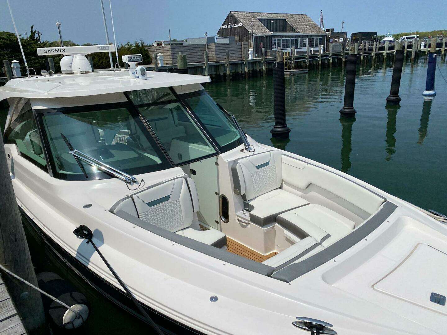 2019 Tiara Yachts 34LX - Image 8