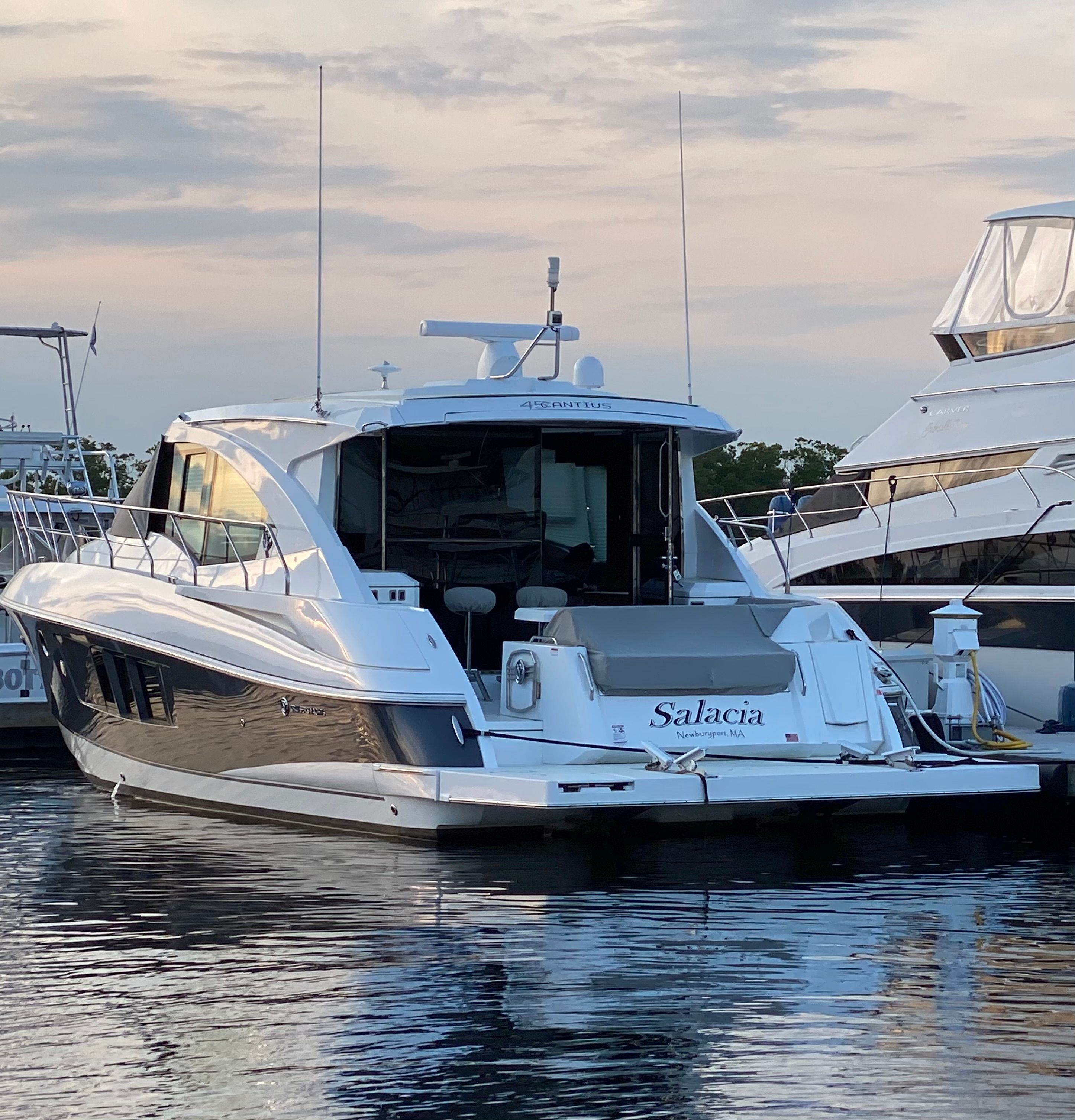 2018 Cruisers Yachts 45 Cantius