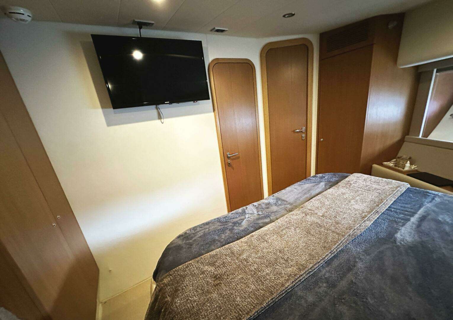 2014 Ferretti Yachts 530 - Image 34