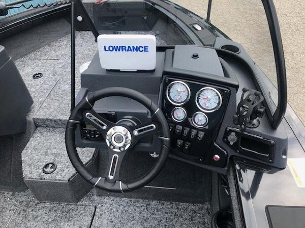 2025 Tracker Targa V18 Combo boat dashboard with Lowrance system and gauges.