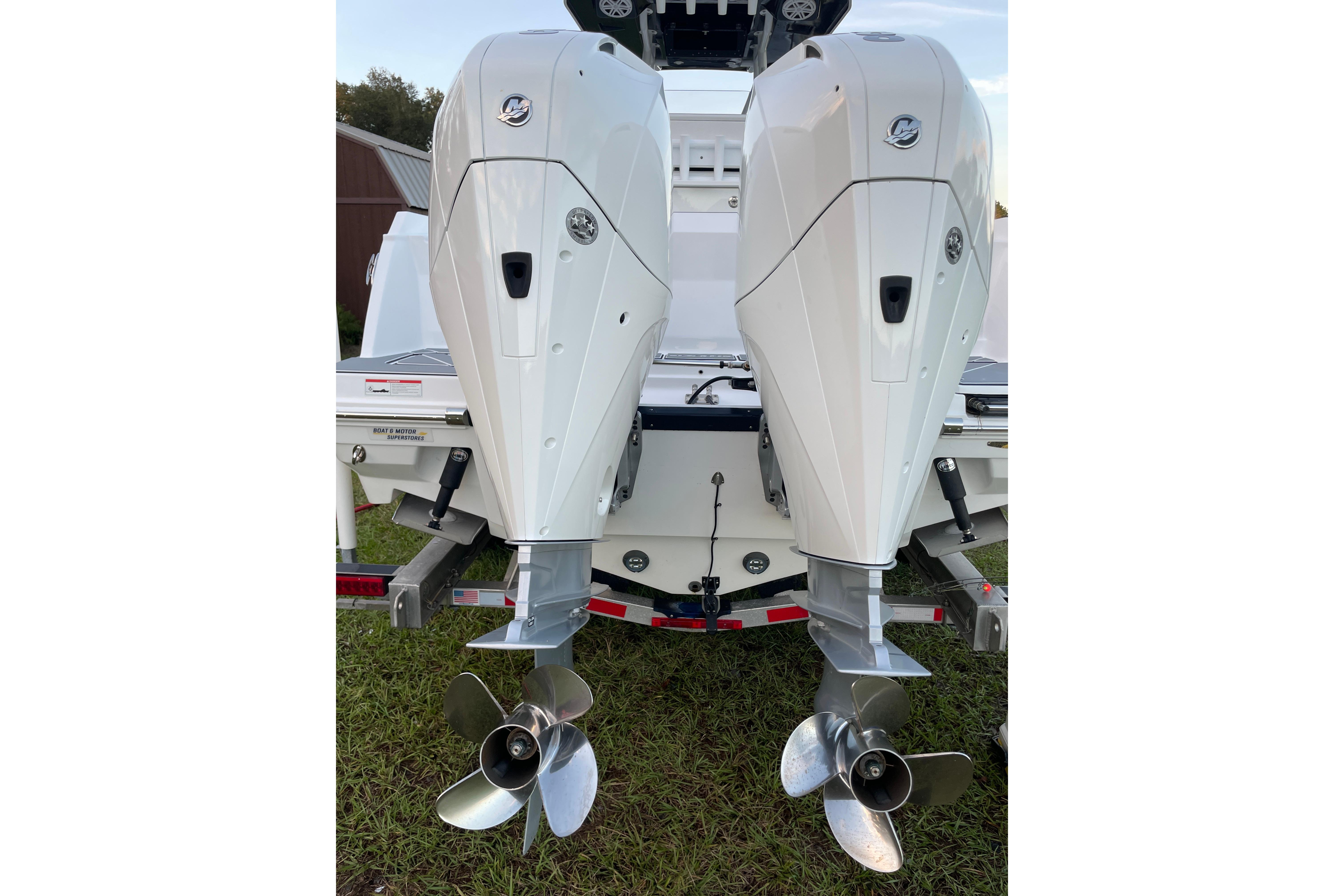 2022 Blackfin 252 CC boat with dual outboard engines, rear view.