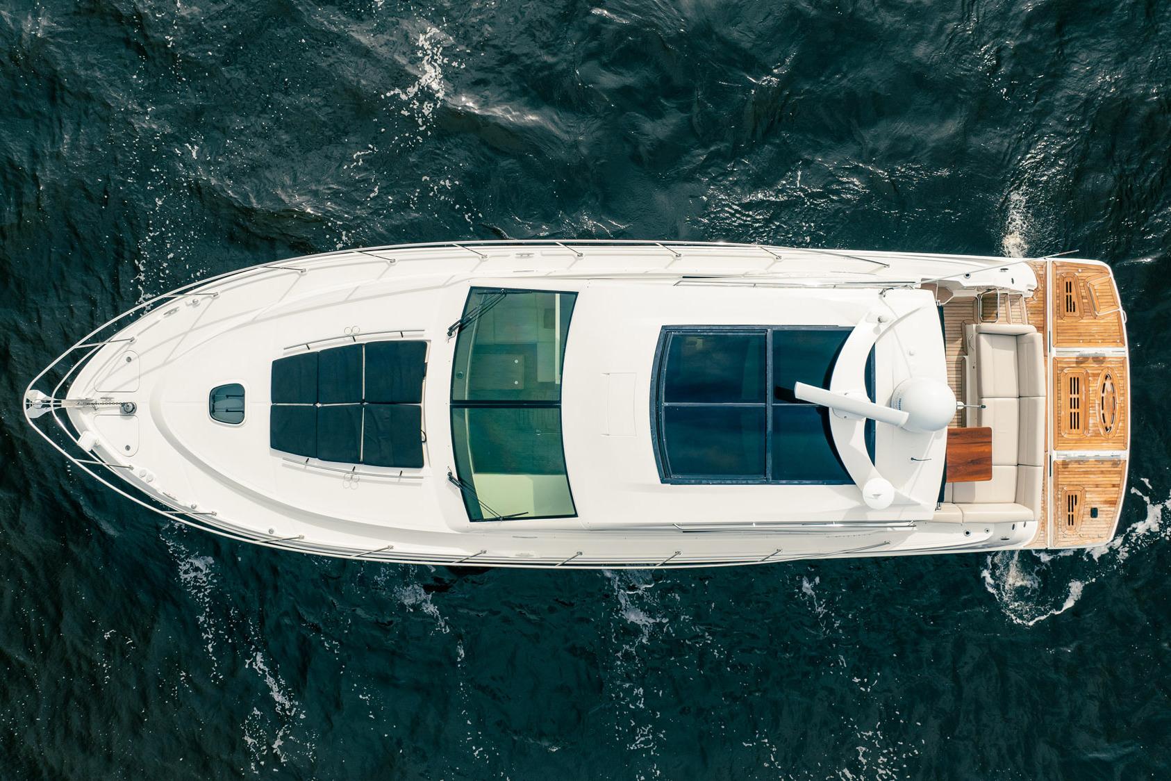 Aerial view of 2015 Sea Ray 510 Sundancer yacht on open water.