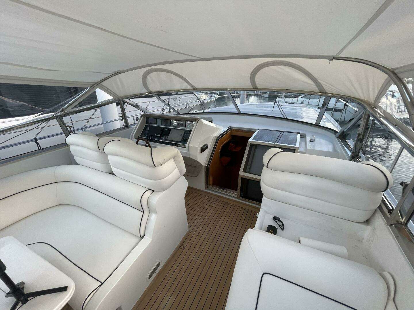 1996 Versilcraft 75 Motoryacht - Image 8