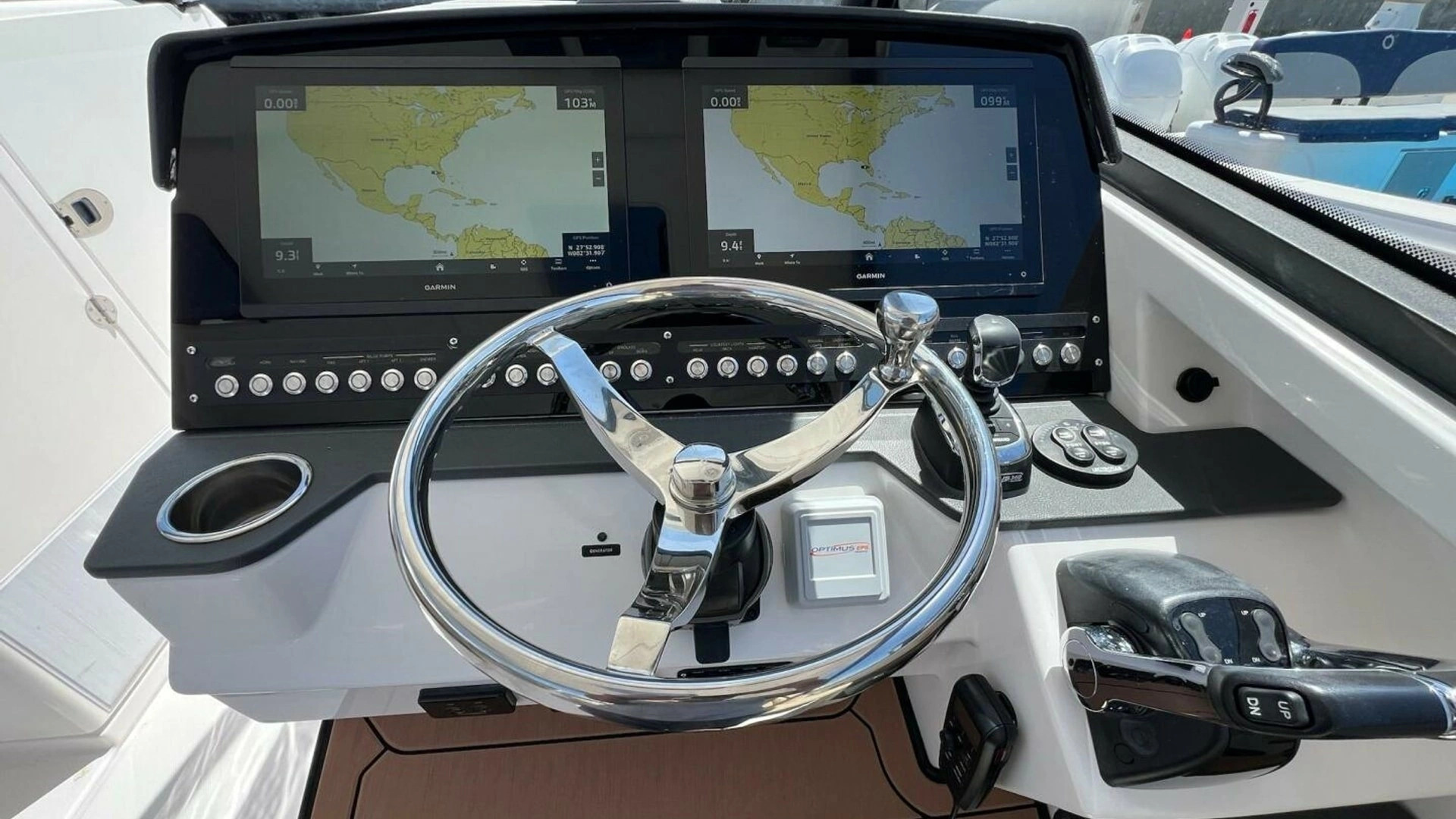 2019 Everglades 340 Dual Console - Image 9