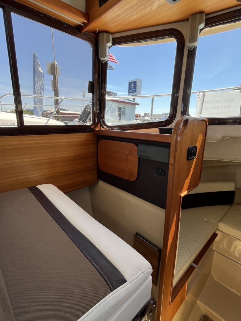 2017 Ranger Tugs R27 Northwest Edition - Image 15