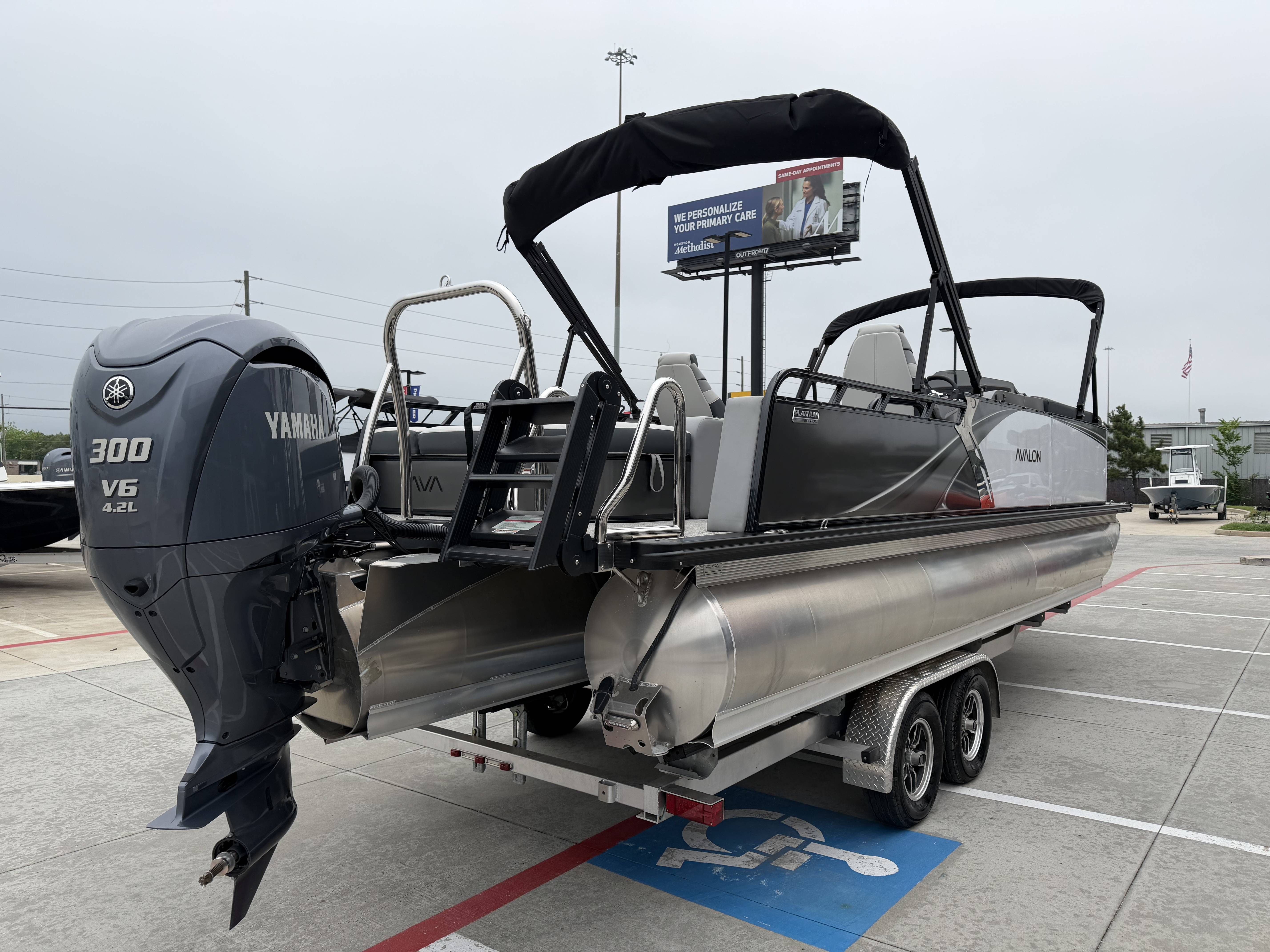 2025 Avalon LSZ Versatile Rear Bench - 25' - 8