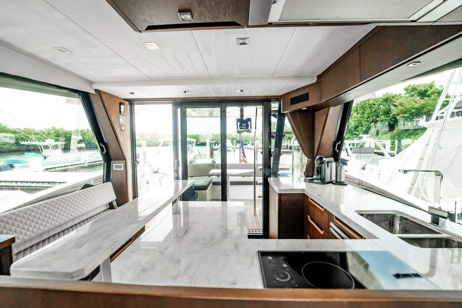 2017 Galeon 510 Skybridge - Image 6