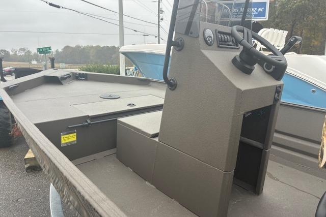 2026 Alweld 1760VV Marsh Console CC boat, featuring a central console and steering wheel.