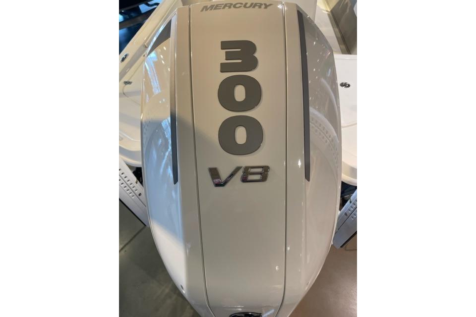 Mercury 300 V8 outboard engine on 2026 Mako 24 APEX boat.