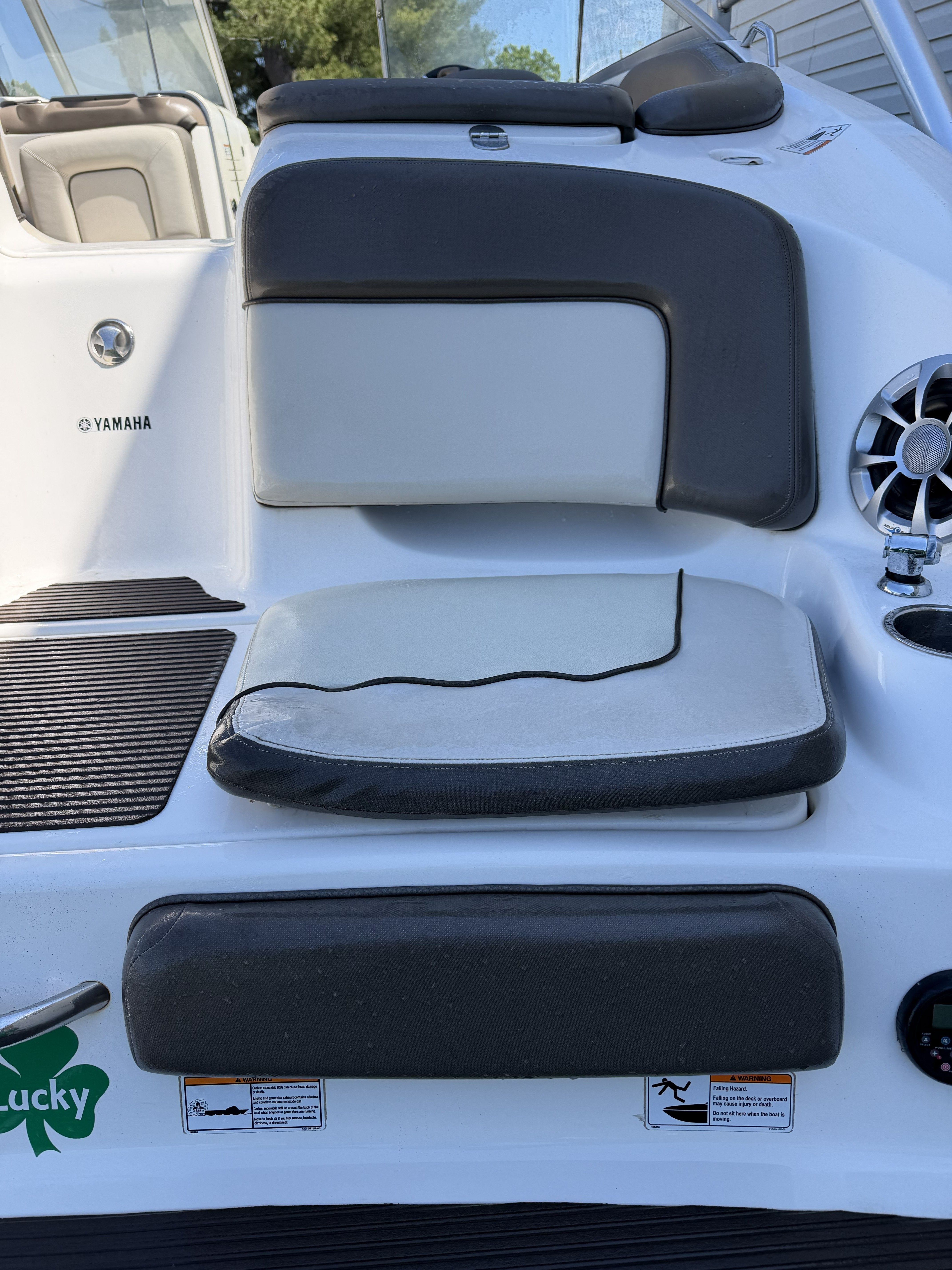 Yamaha 242 boat 2012, seating area with speaker.