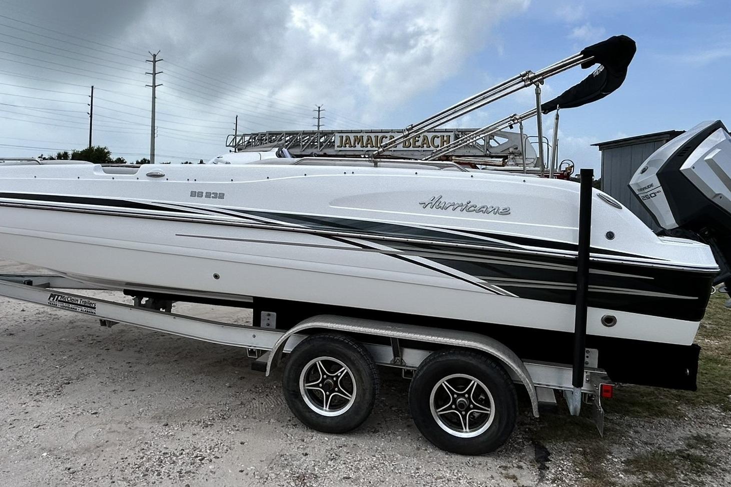 2018 Hurricane SunDeck Sport 232 OB