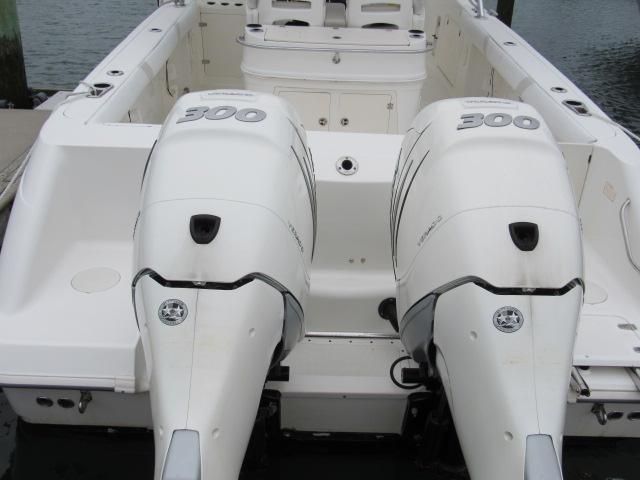 2006 Boston Whaler 32 Outrage Cuddy - 21