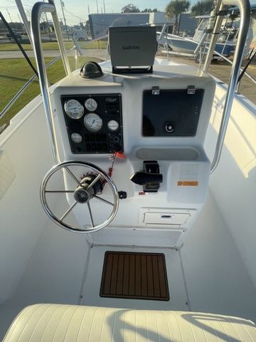 2001 Seaswirl 2301 Center Console - 16
