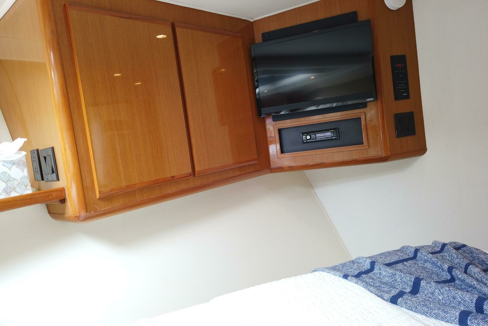 1999 Viking Motoryacht - Image 39
