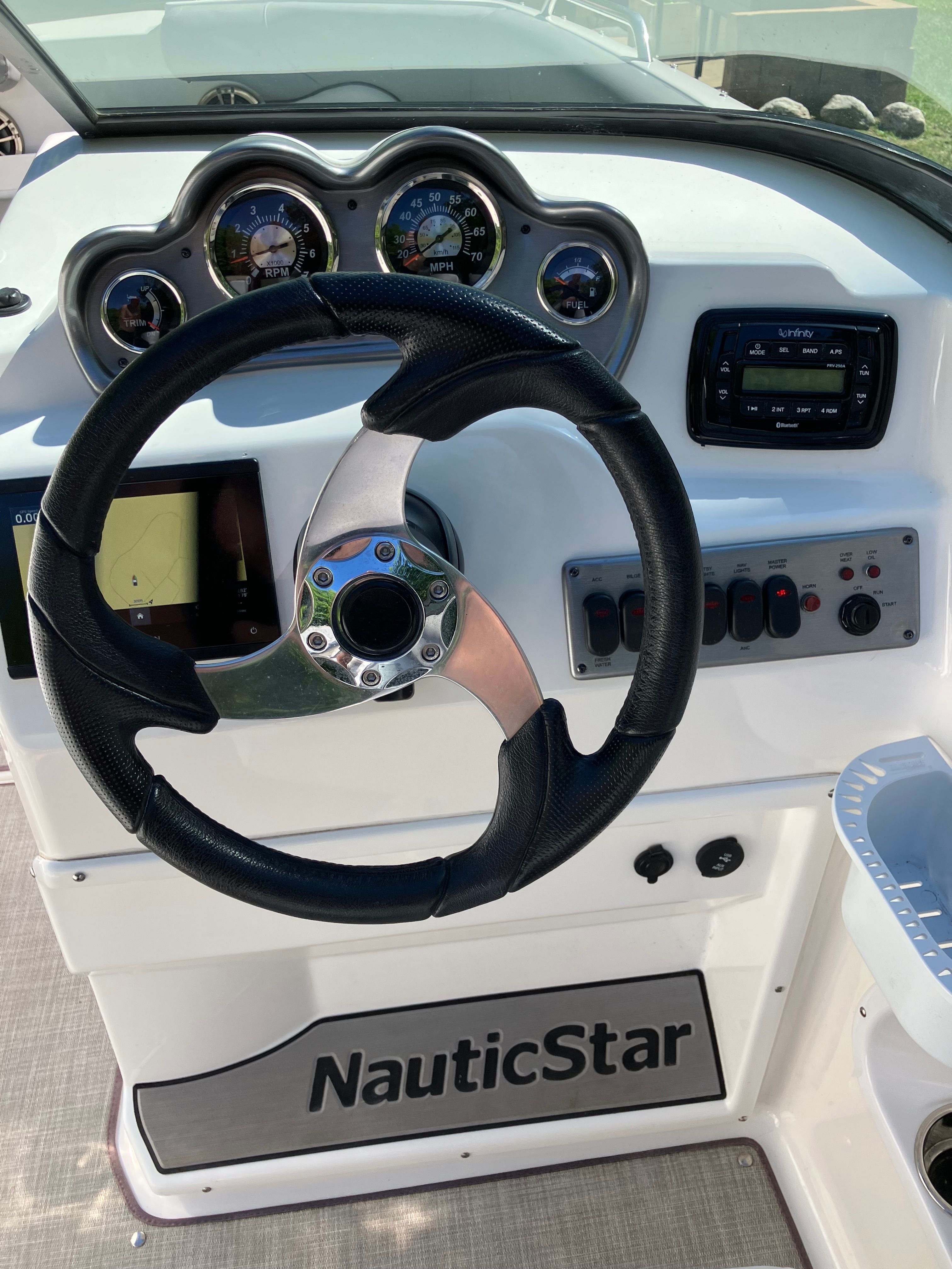 2022 NauticStar 223 DC - 7
