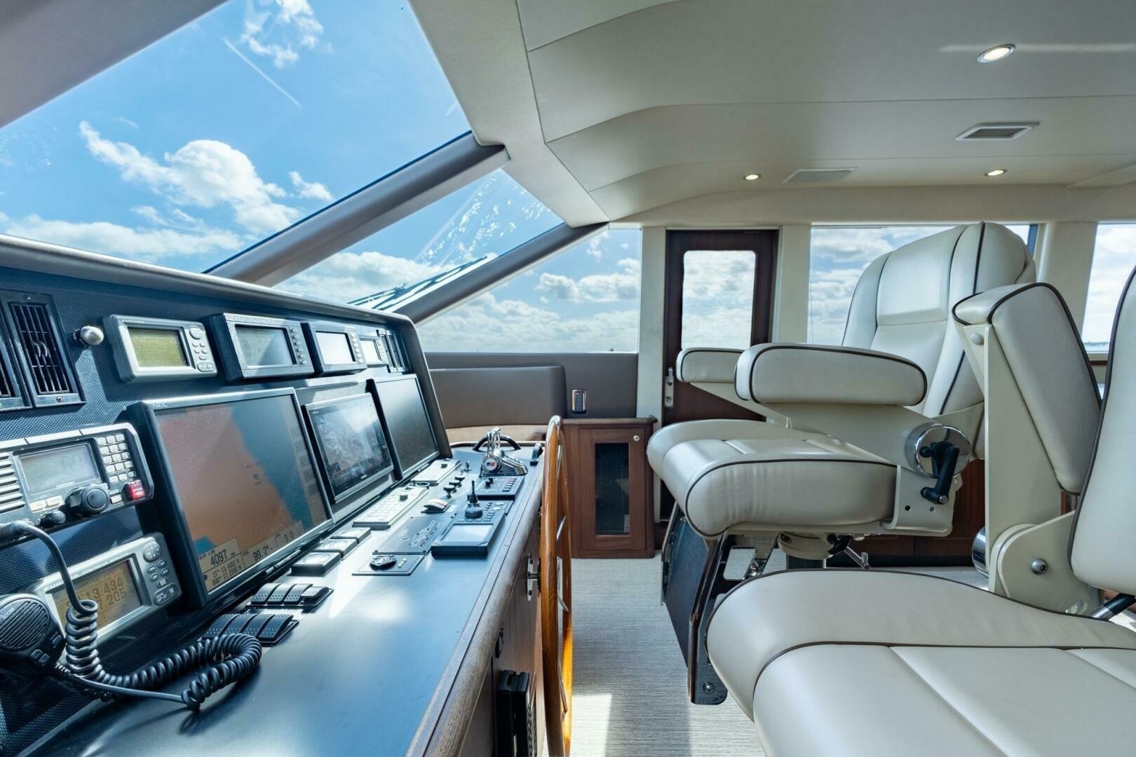 2009 Pacific Mariner 65 Motor Yacht - Image 32