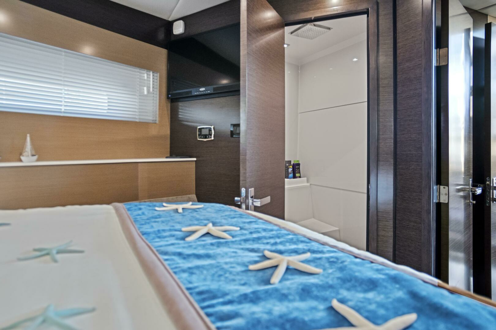 2019 Cruisers Yachts 54 Cantius - Image 37