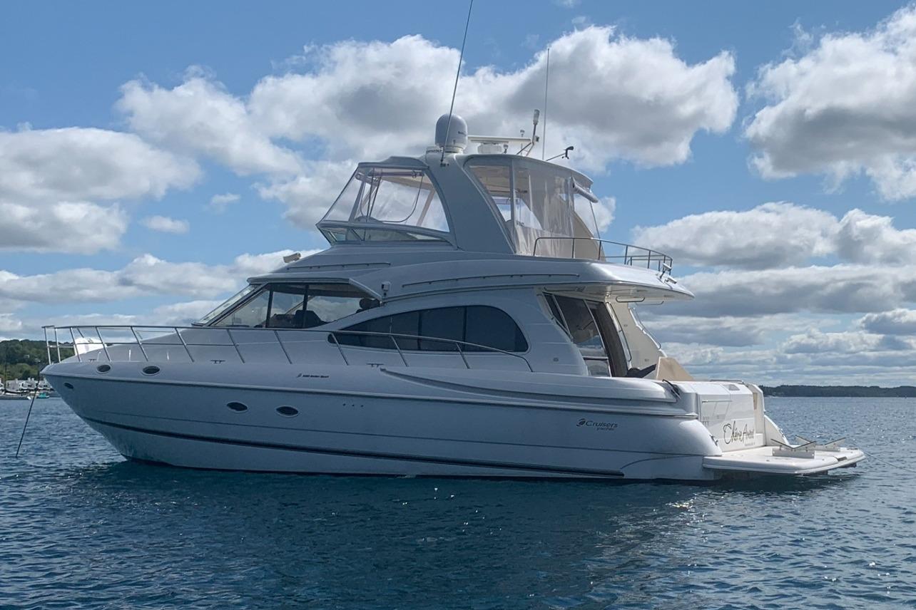 2003 Cruisers Yachts 5000 Sedan Sport