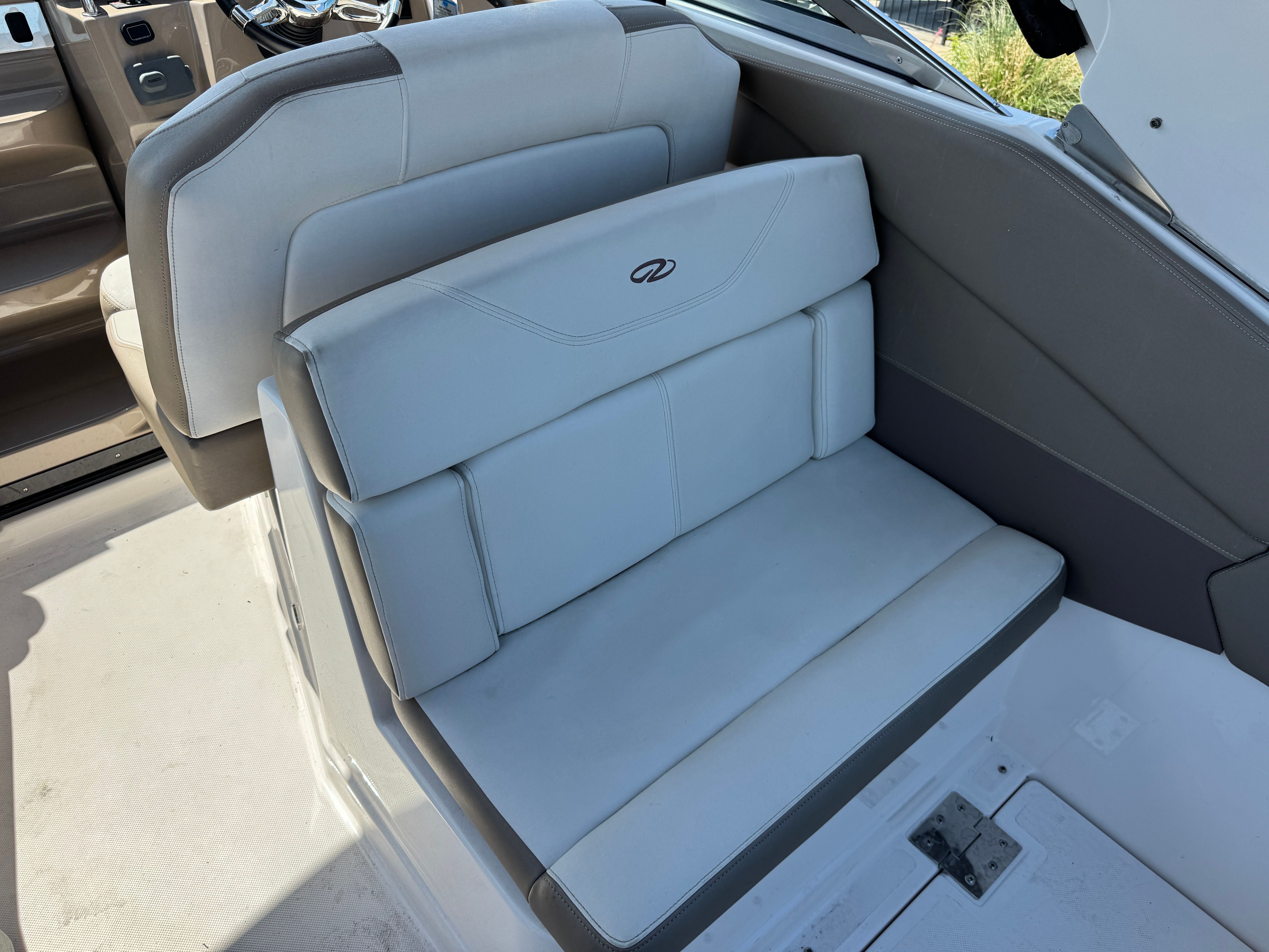 2016 REGAL 28 EXPRESS - Image 12