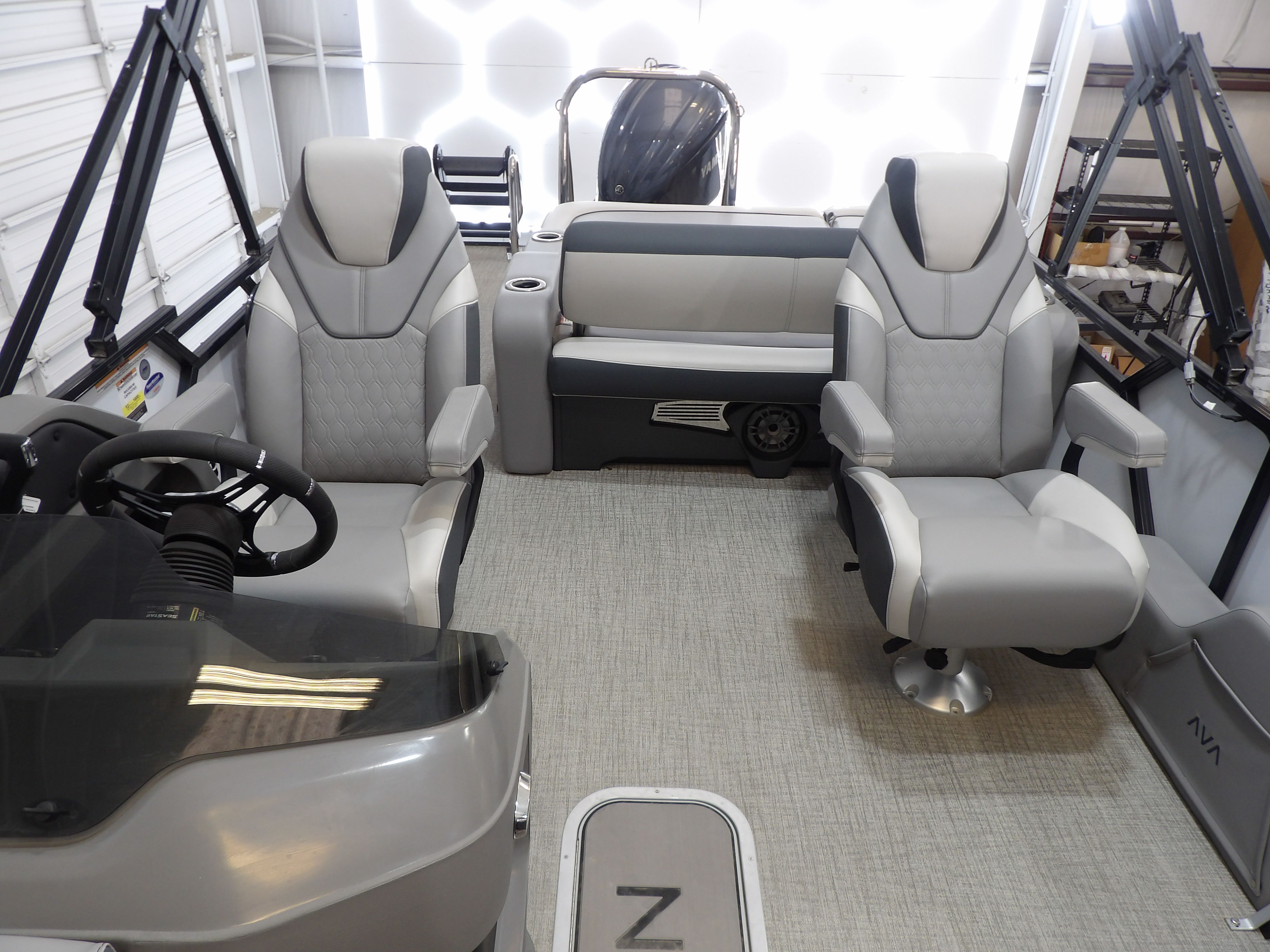 2025 Avalon LSZ Versatile Rear Bench - 23' - 18