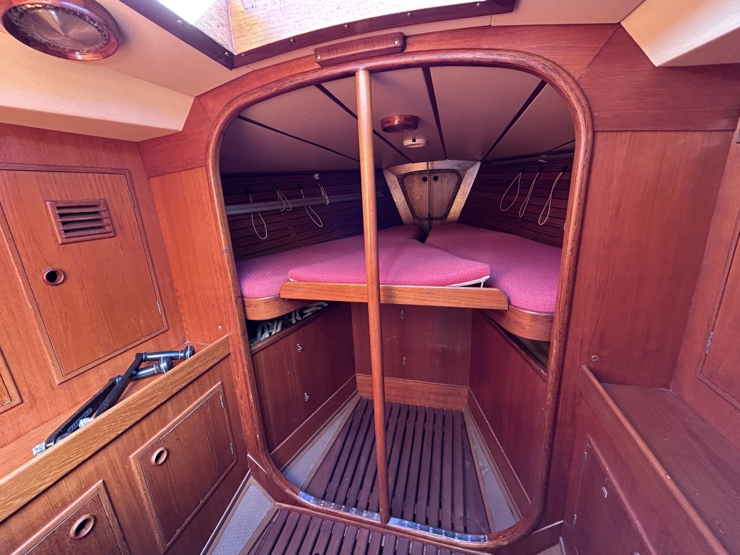 1984 Swan — - Image 19
