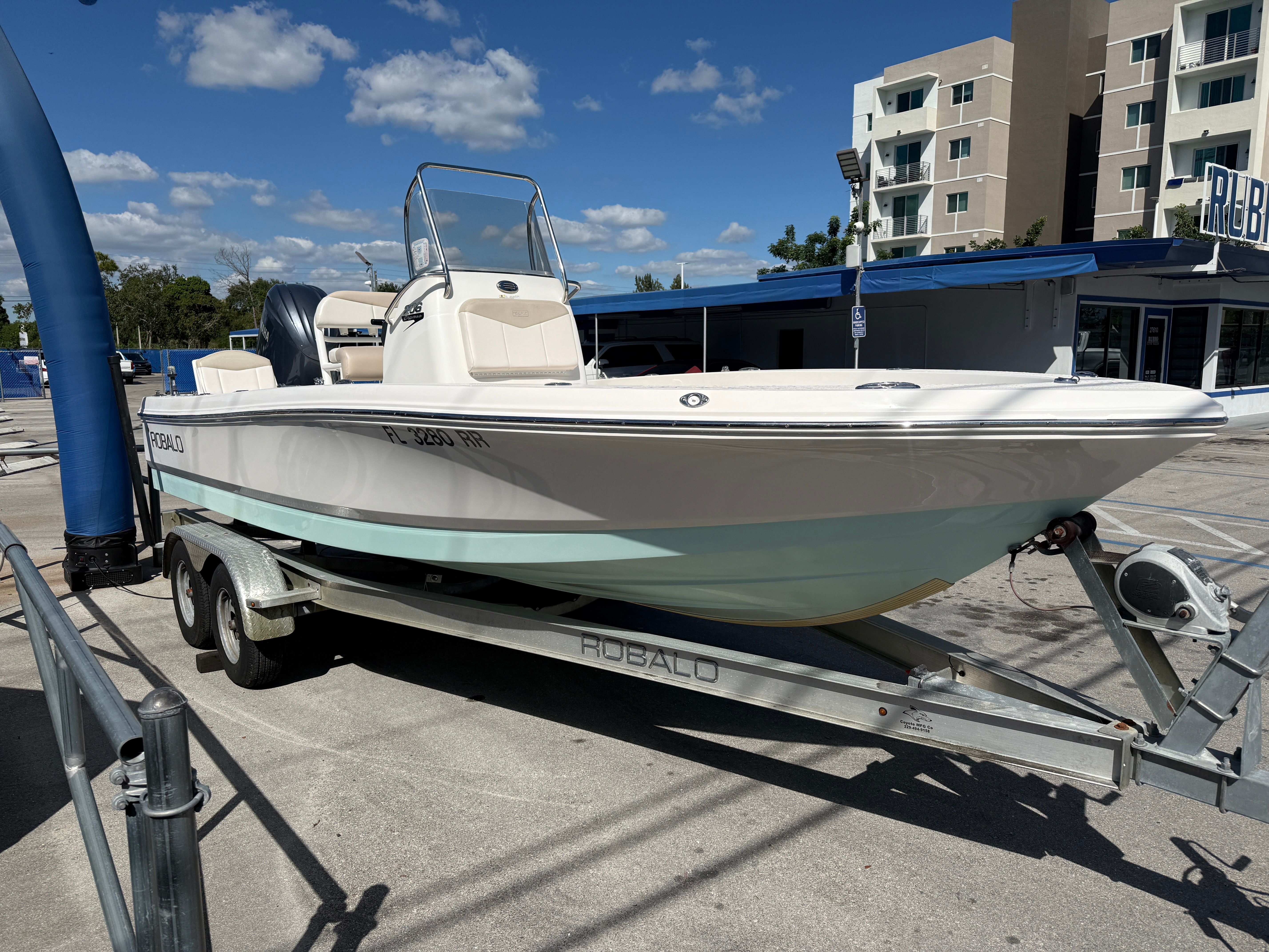 2017 Robalo 206 Cayman