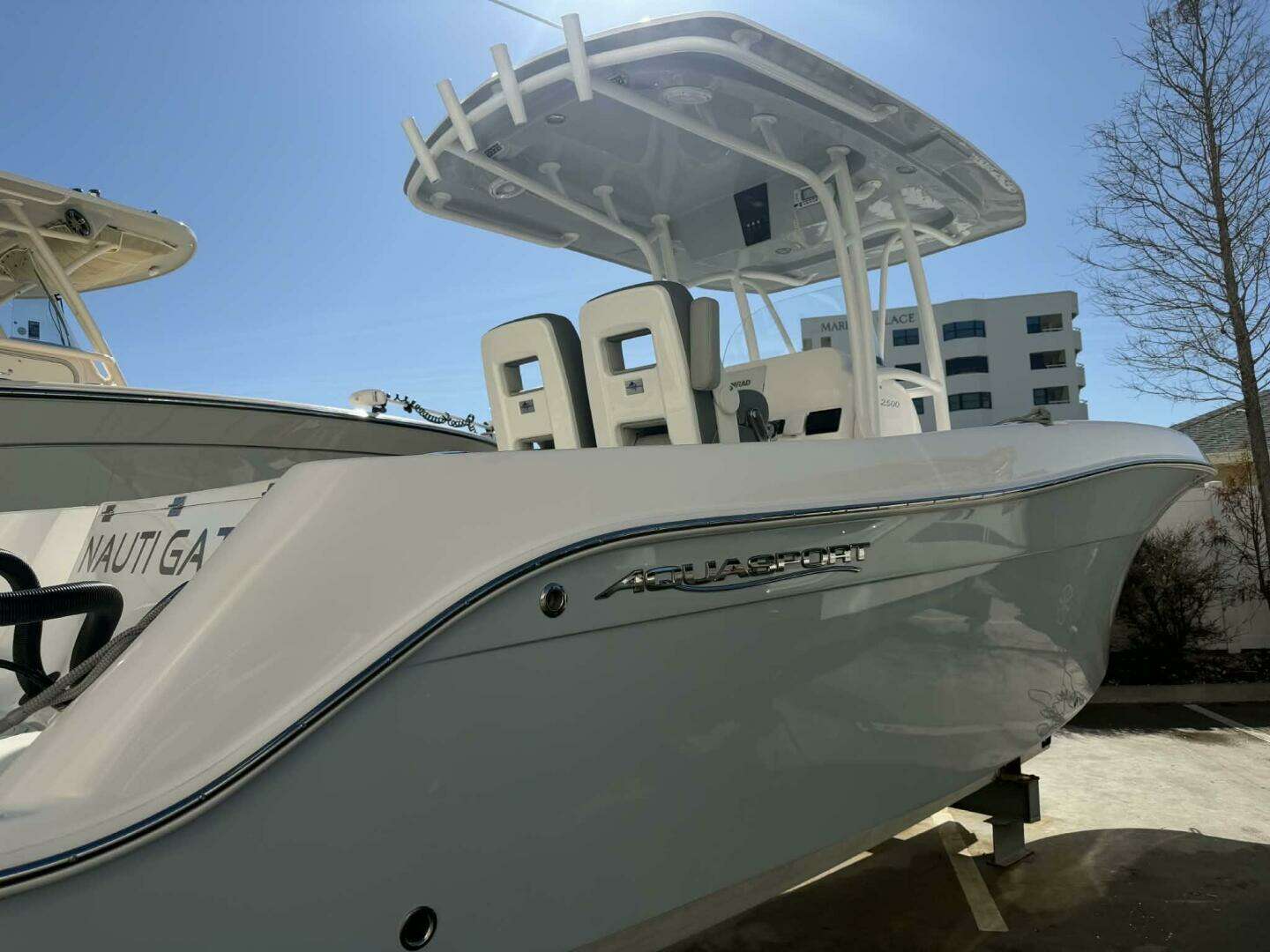 2021 Aquasport 2500 Center Console - Image 7